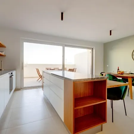 Seaview Modern 3br Duplex With Terrace By Quicktrips Lägenhet