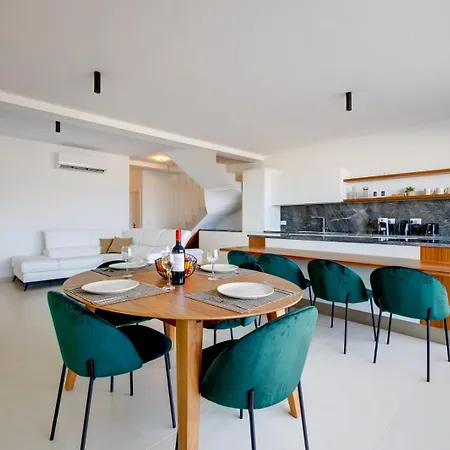 Seaview Modern 3br Duplex With Terrace By Quicktrips Lejlighed