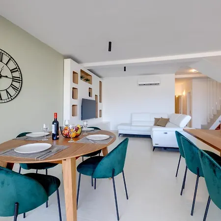Seaview Modern 3br Duplex With Terrace By Quicktrips *