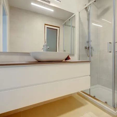 Seaview Modern 3br Duplex With Terrace By Quicktrips