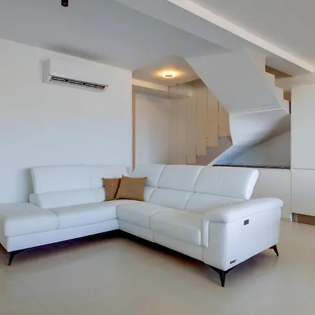 Seaview Modern 3br Duplex With Terrace By Quicktrips Lejlighed *